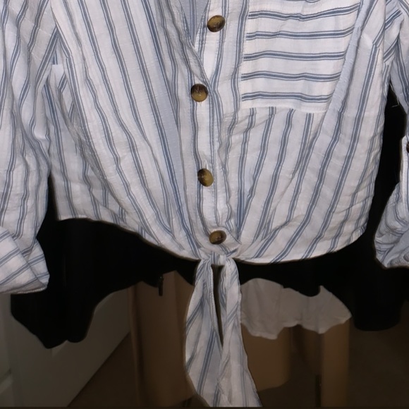 Long sleeve button up - Picture 2 of 3